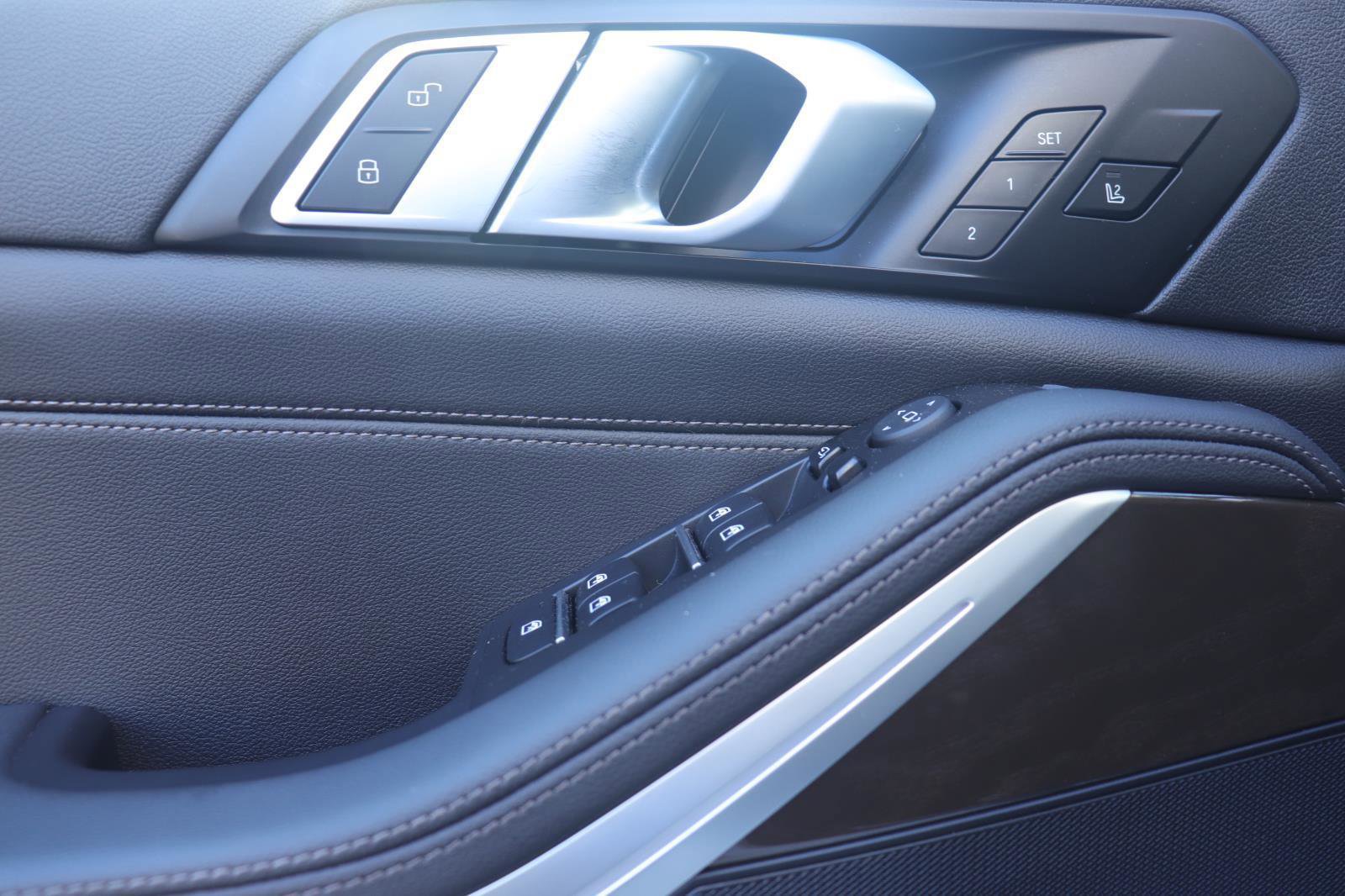 Used 2022 BMW X5 xDrive40i w/ M Sport Package image 26