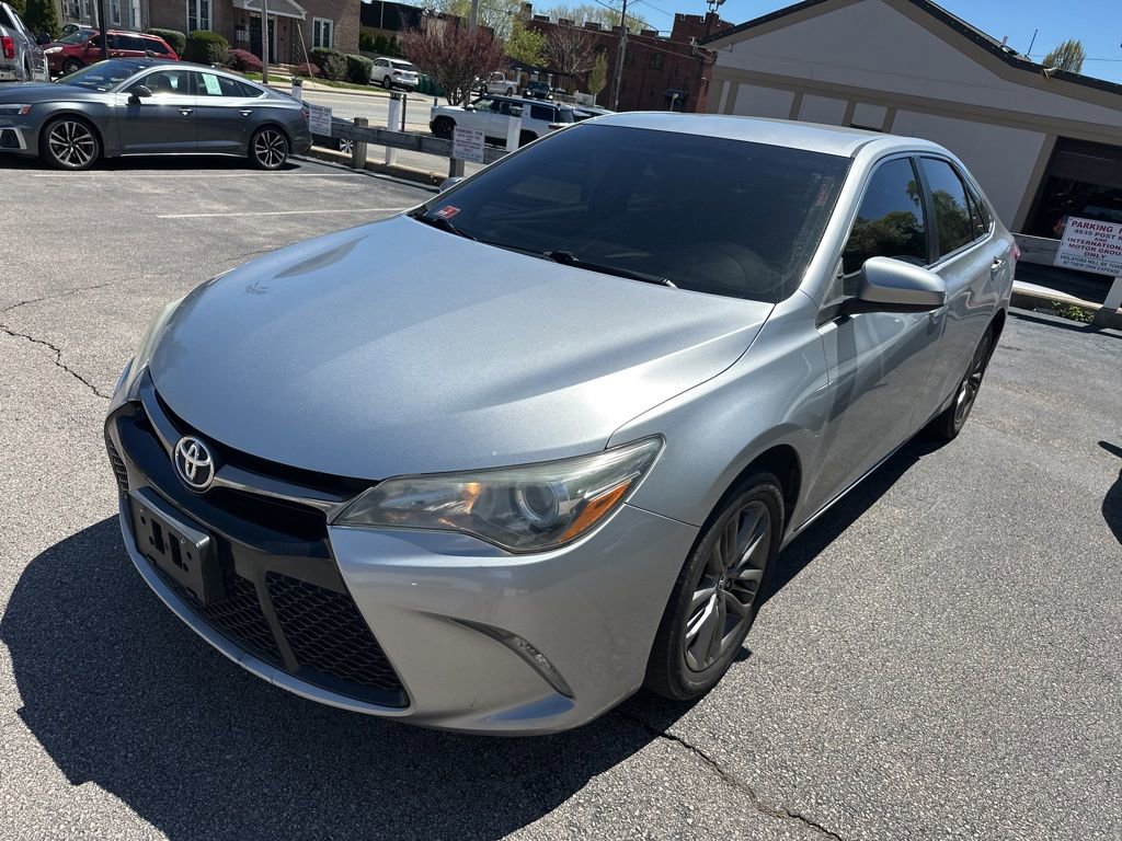 Used 2016 Toyota Camry SE FWD image 3