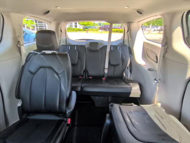 Certified 2024 Chrysler Pacifica Touring-L FWD image 22