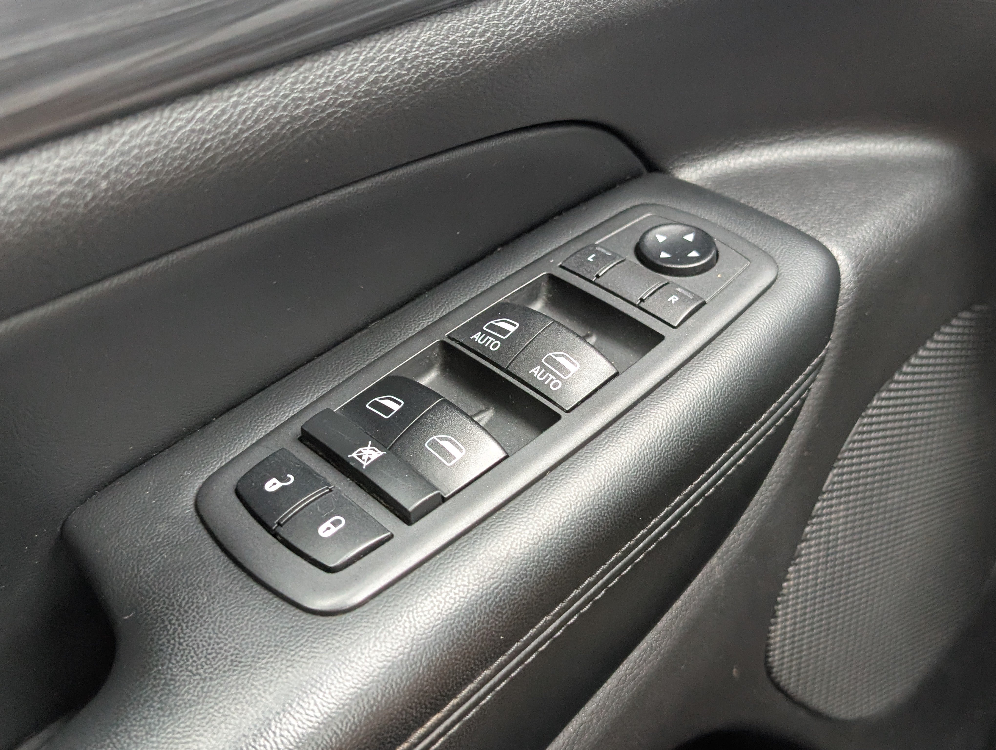 Used 2019 Jeep Grand Cherokee Laredo AWD/4WD image 22