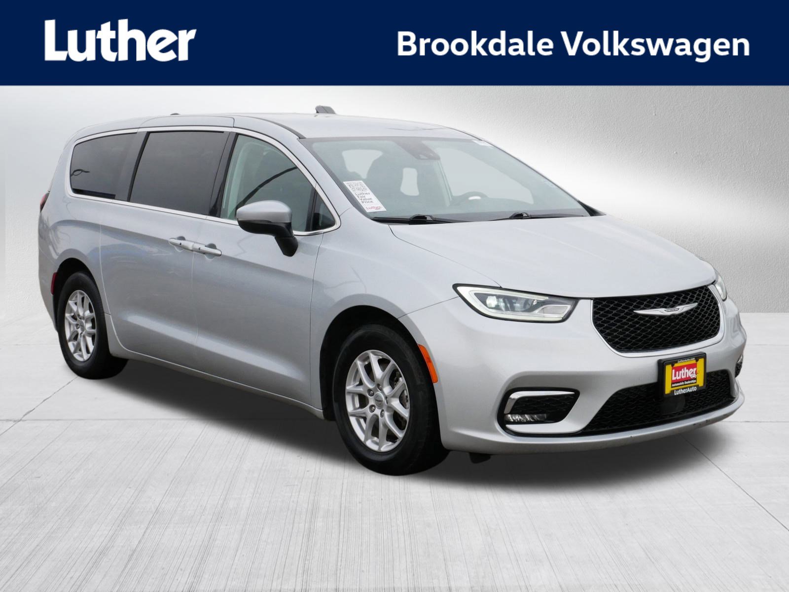 Used 2023 Chrysler Pacifica Touring-L