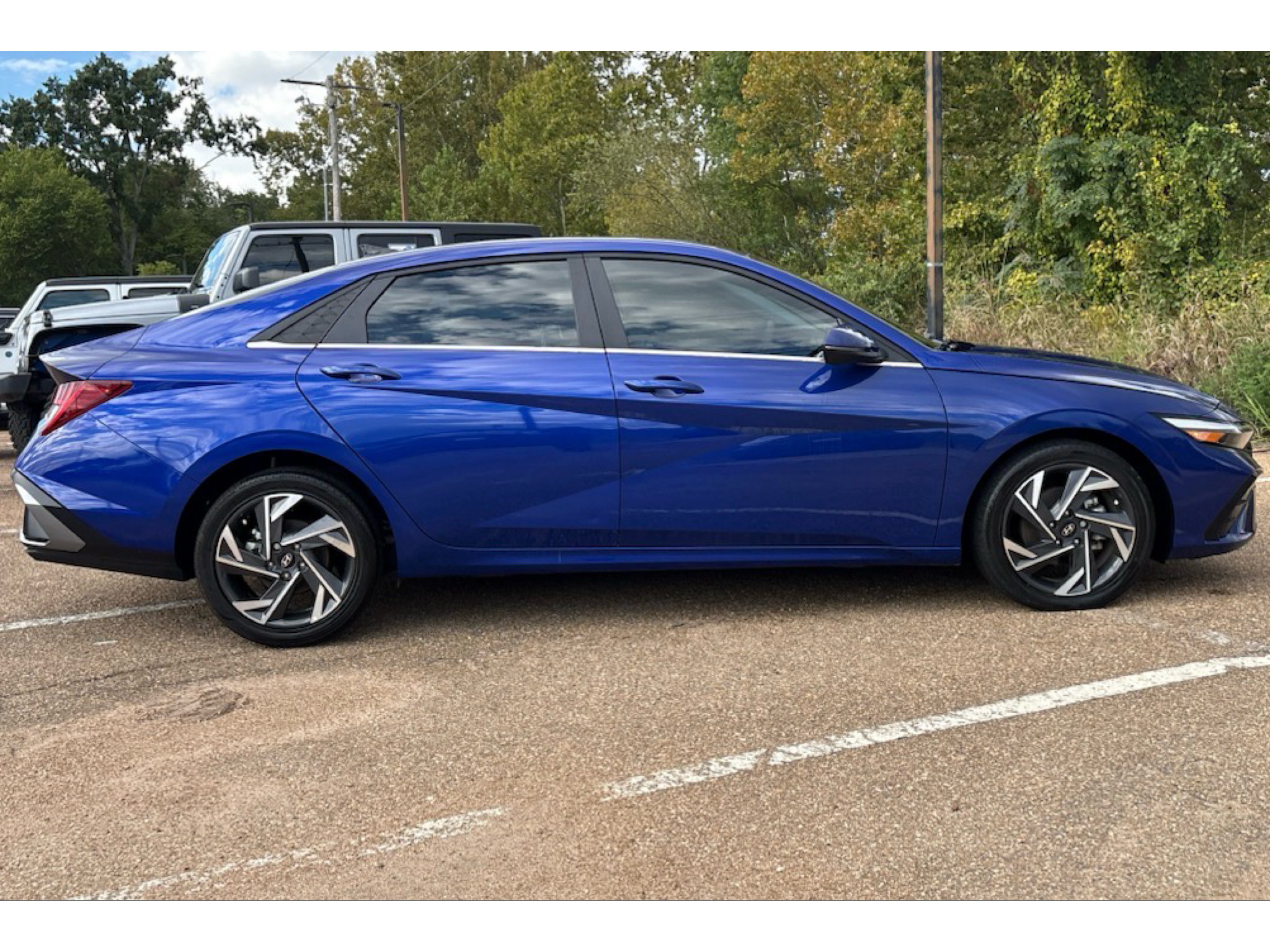 Used 2025 Hyundai Elantra Limited FWD image 30