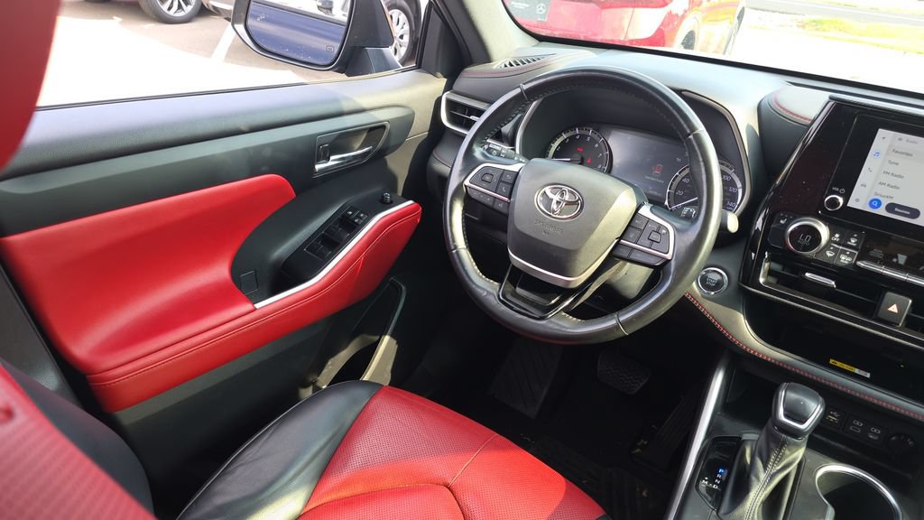 Used 2023 Toyota Highlander XSE FWD image 26