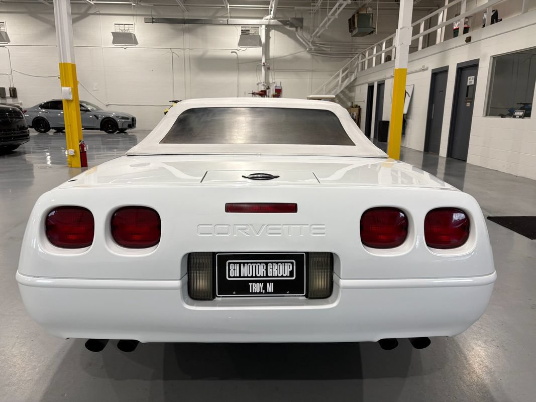 Used 1991 Chevrolet Corvette Convertible RWD image 6