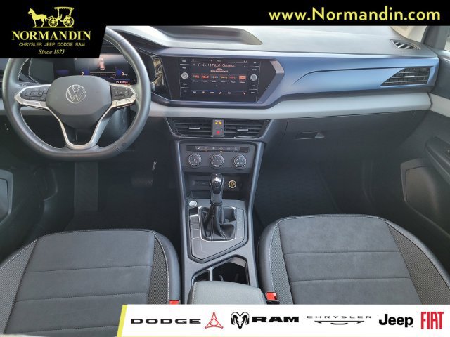 Used 2022 Volkswagen Taos SE w/ Panoramic Sunroof Package FWD image 6