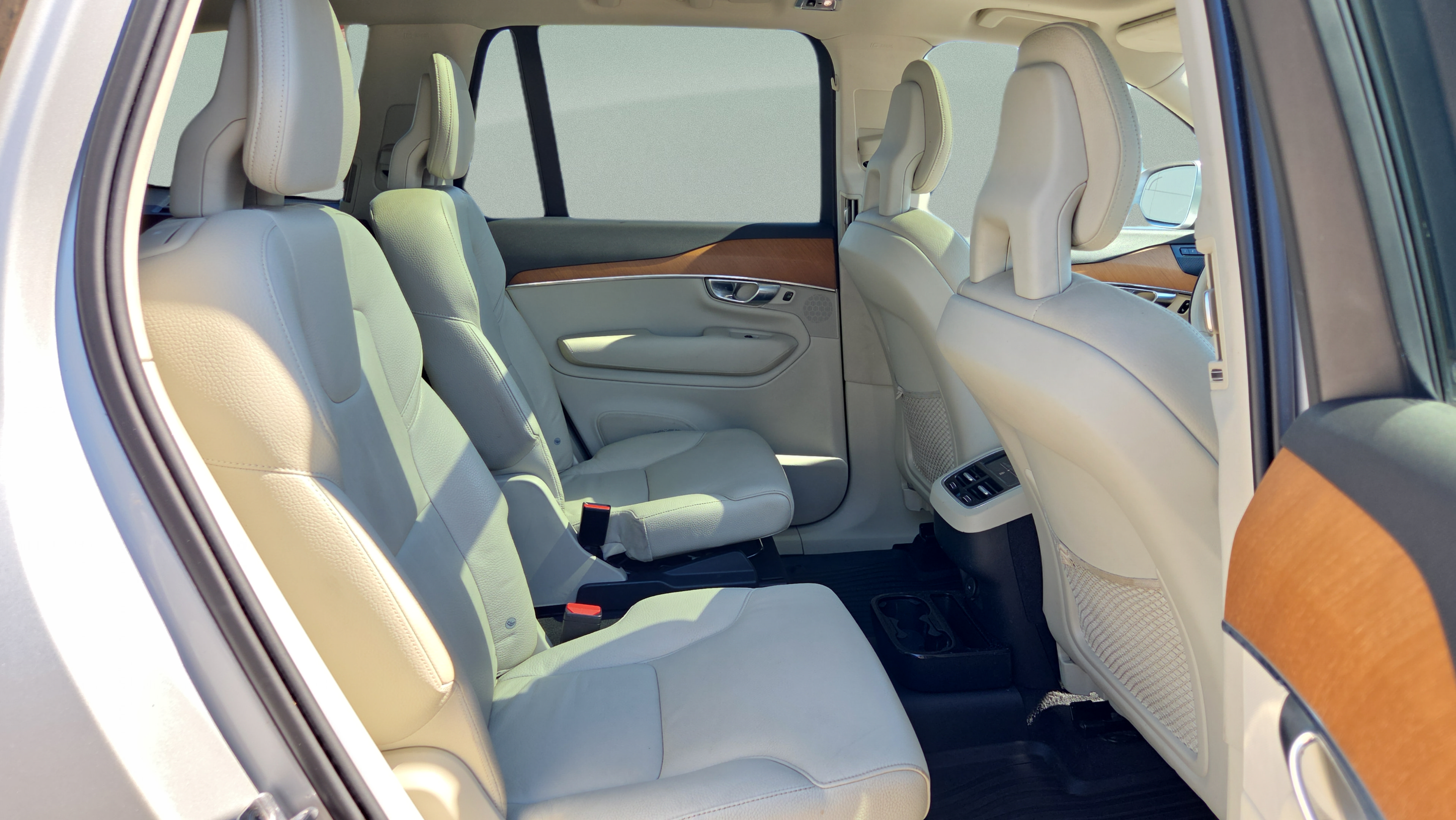 Used 2021 Volvo XC90 T6 Momentum w/ Advanced Package AWD/4WD image 17