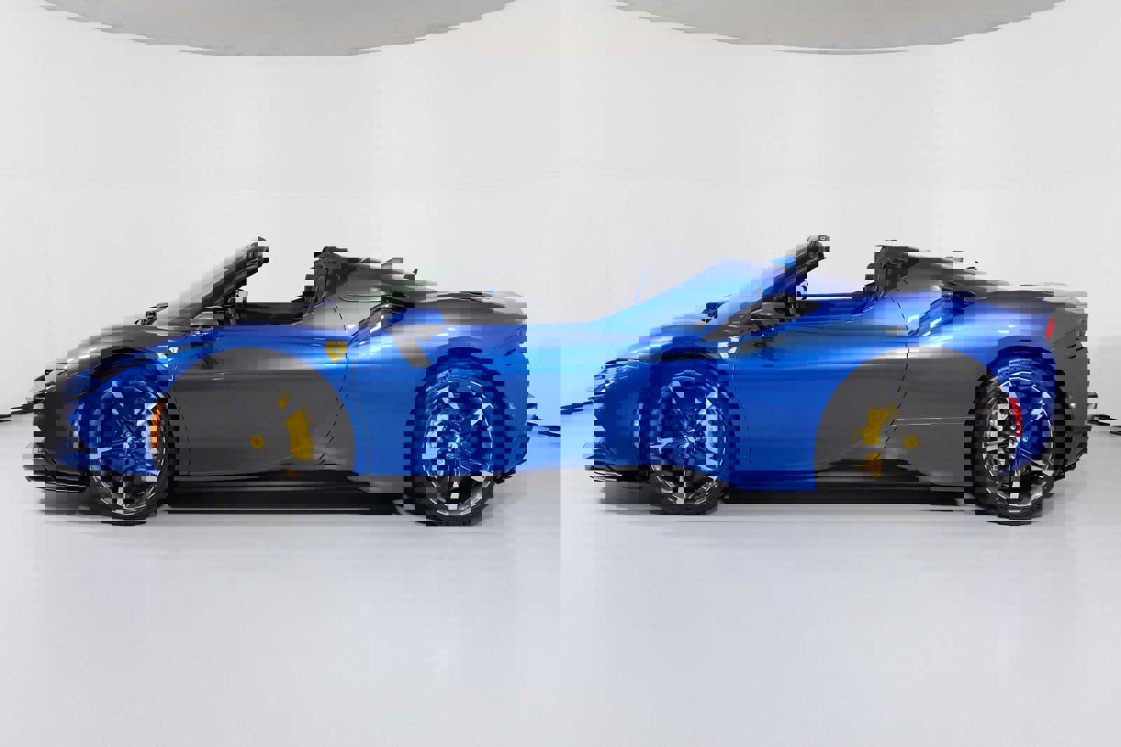 Used 2024 Ferrari SF90 Spider image 3