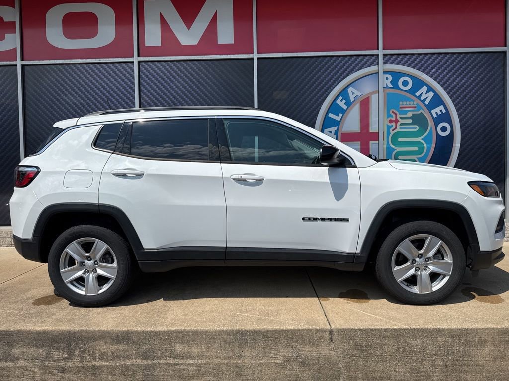Used 2022 Jeep Compass Latitude image 2