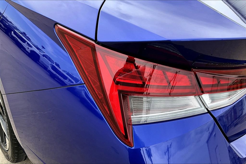 Used 2023 Hyundai Elantra Limited w/ Cargo Package image 38