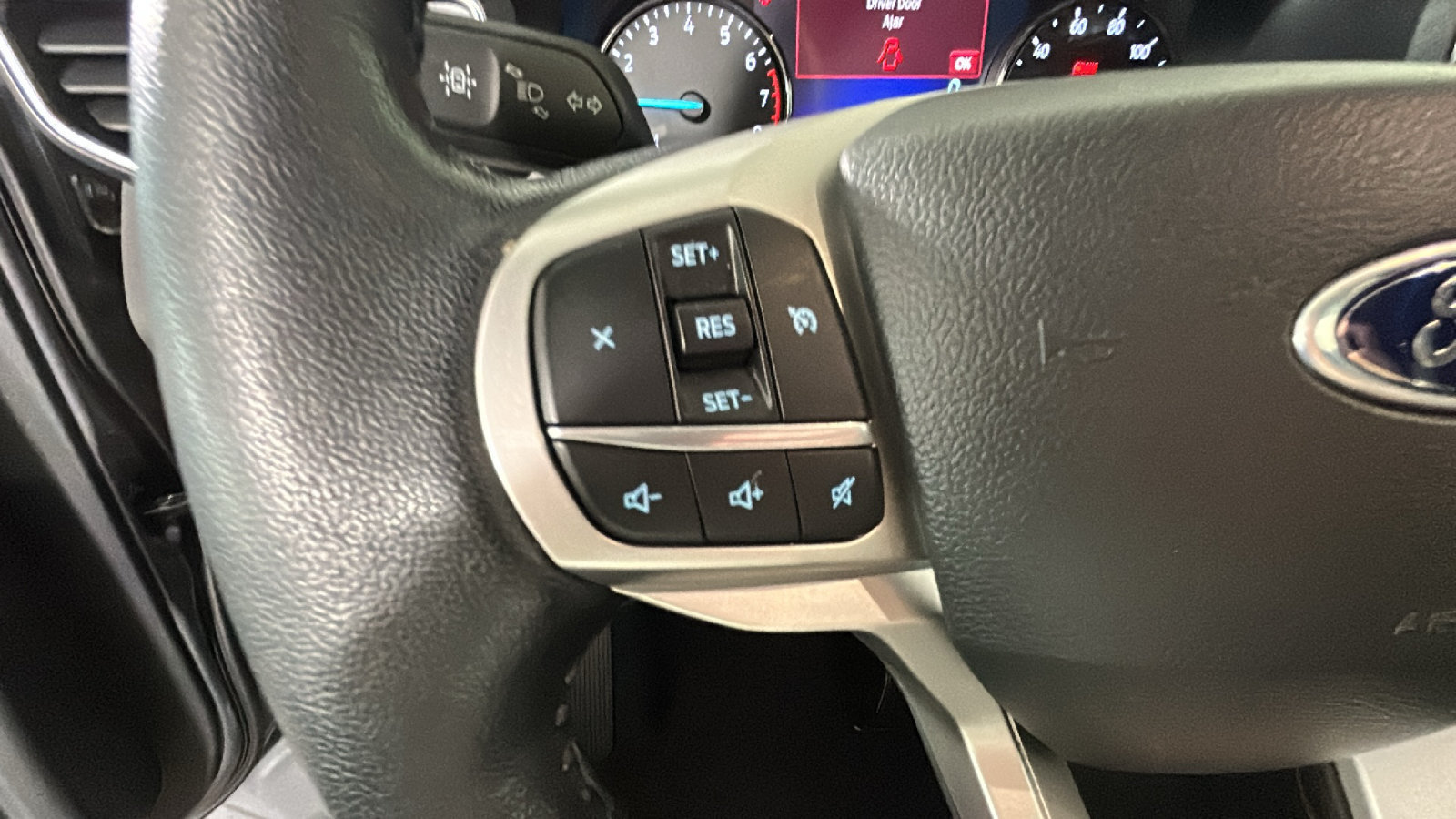 Used 2023 Ford Explorer XLT w/ Equipment Group 202A AWD/4WD image 19