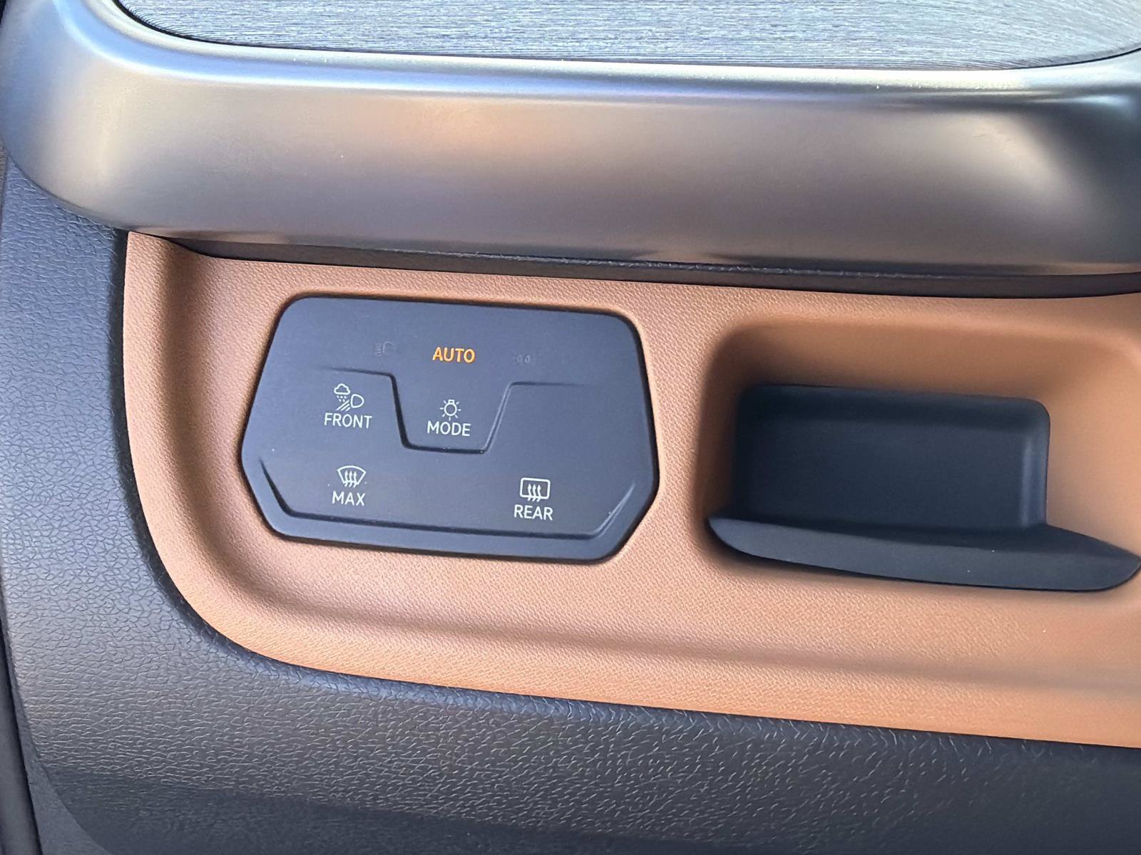 Certified 2025 Volkswagen ID. Buzz Pro S RWD image 28