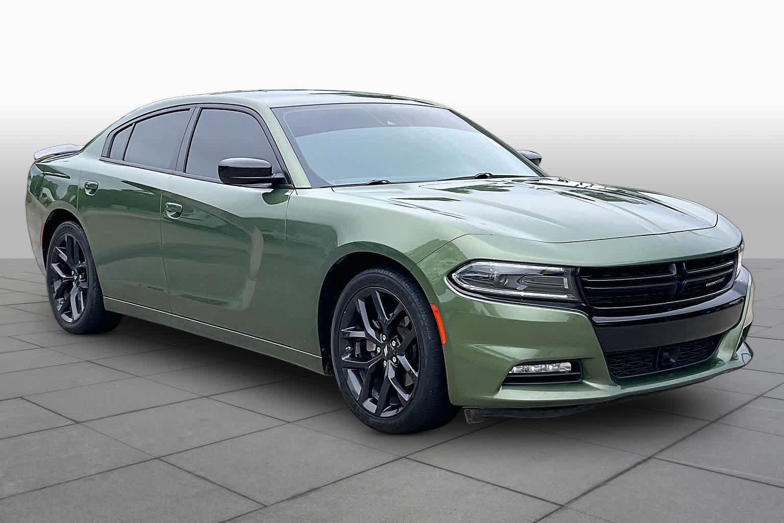 Used 2022 Dodge Charger SXT w/ Plus Group RWD image 3