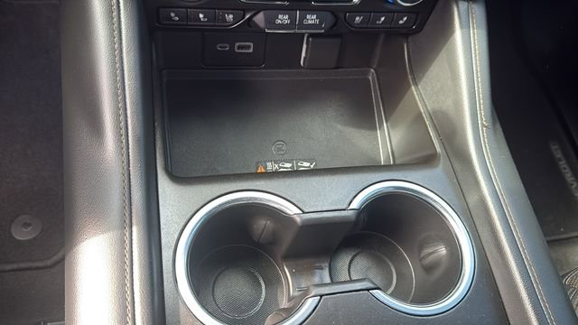 Used 2021 Chevrolet Suburban High Country w/ Premium Package RWD image 24