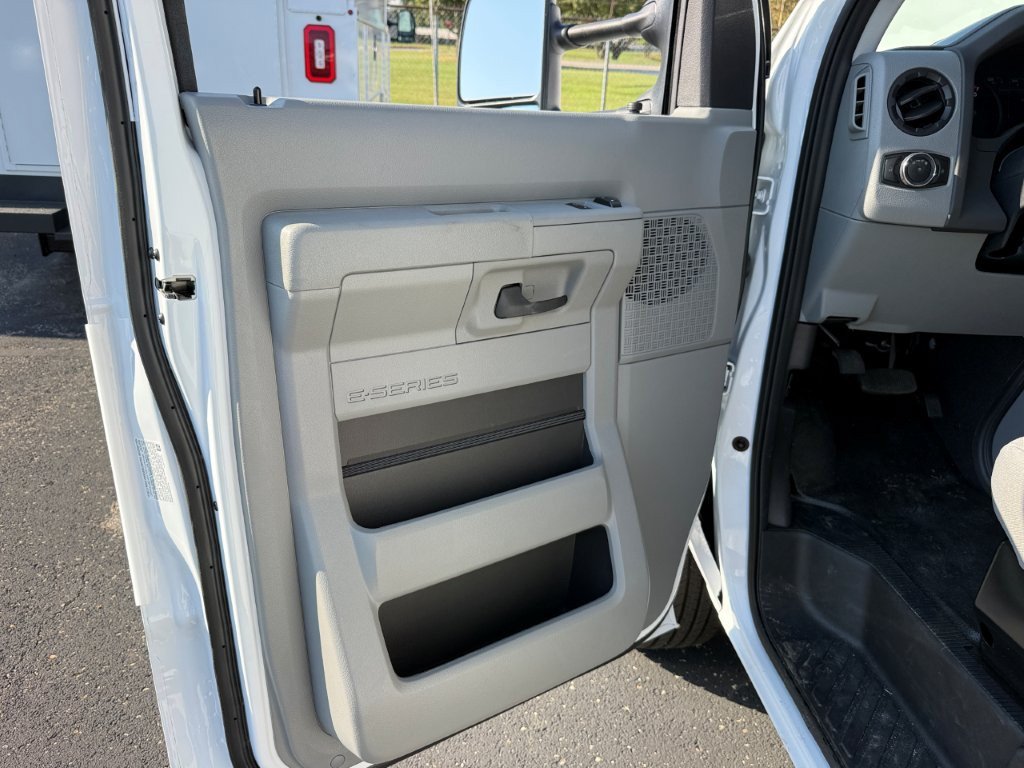 New 2027 Ford E-350 and Econoline 350 Super Duty w/ Power Equipment Group RWD image 17
