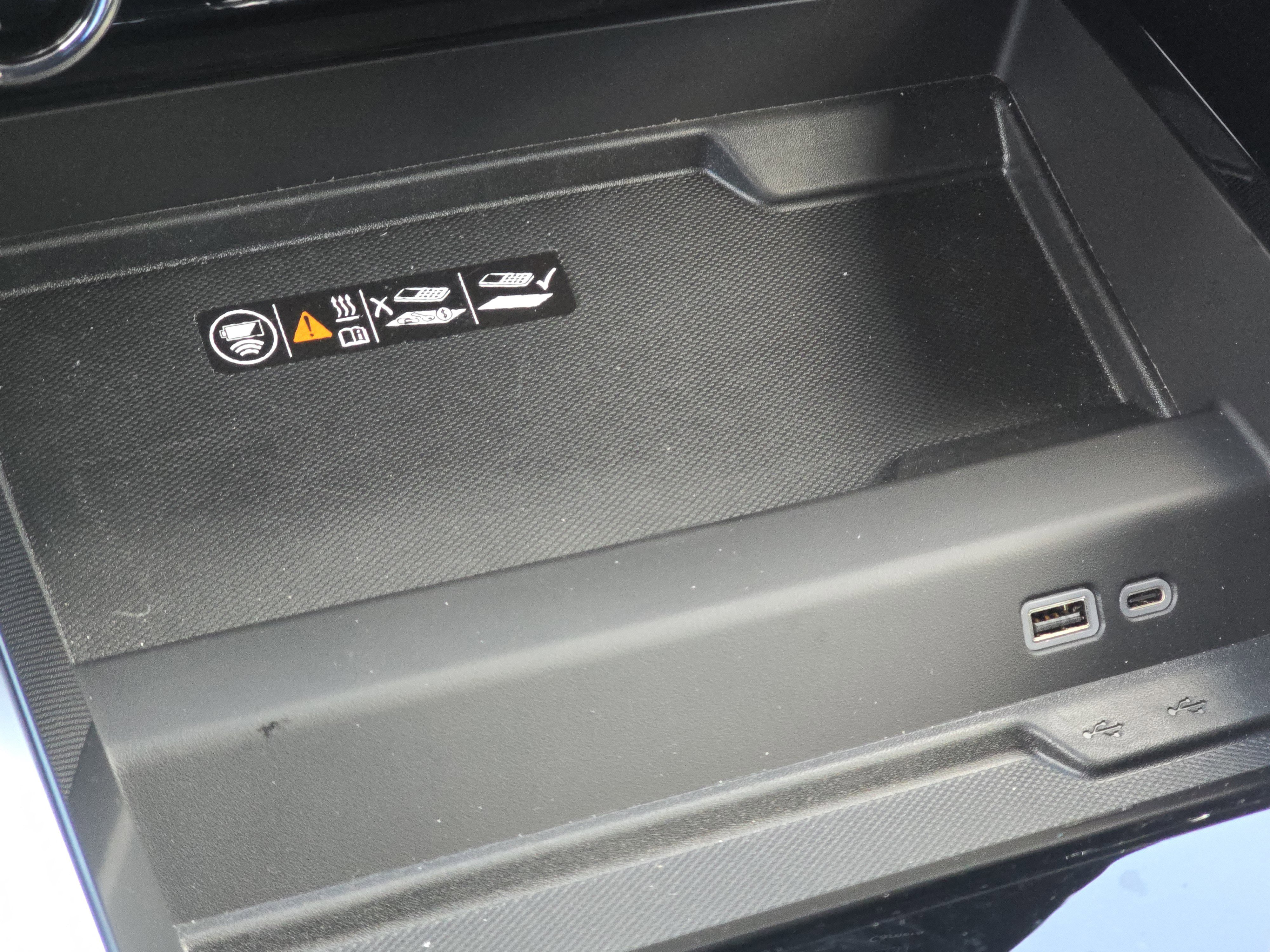 New 2025 Chevrolet Suburban Premier image 24