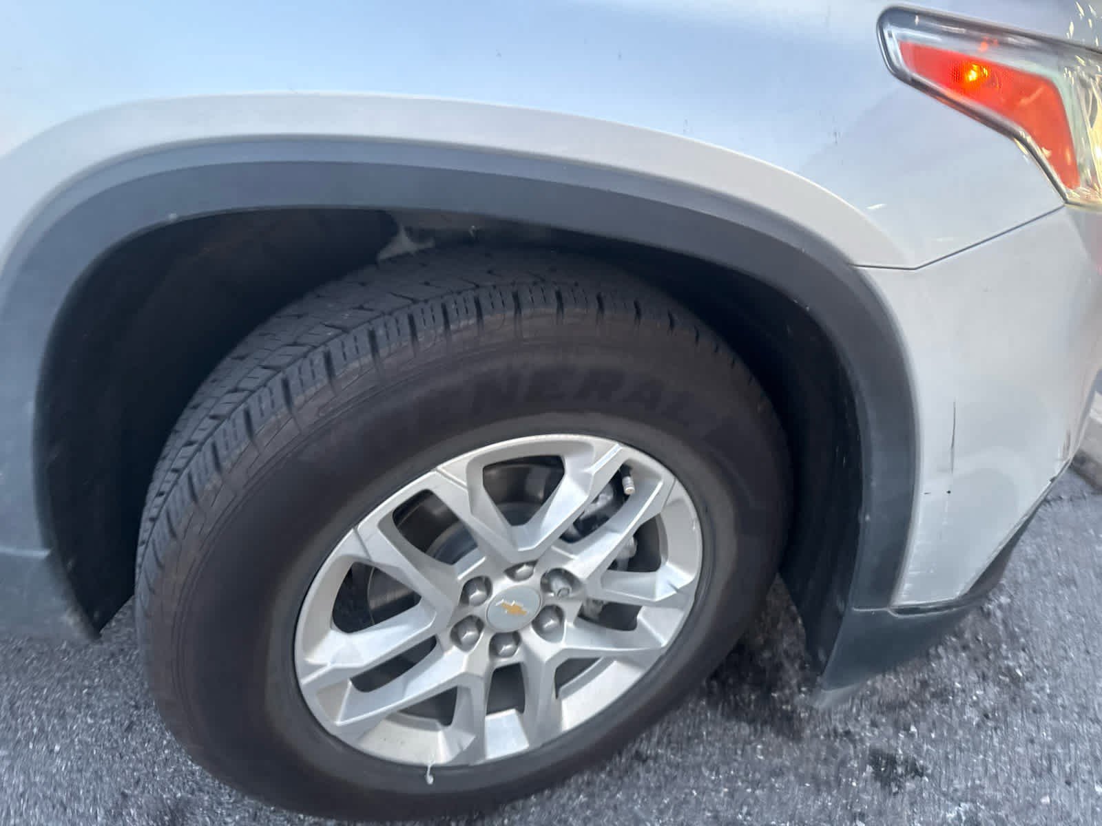 Used 2021 Chevrolet Traverse LS image 4