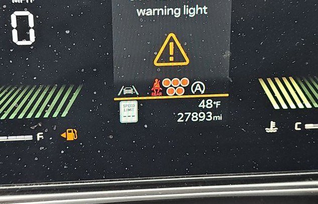 Used 2024 Kia Sorento LX image 8