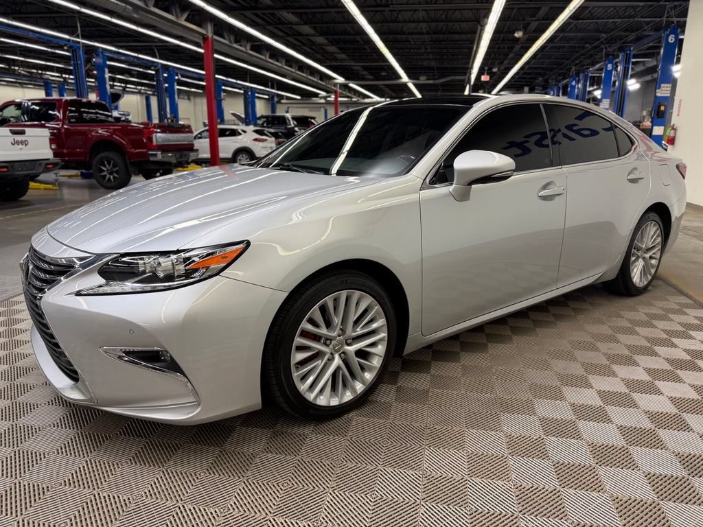 Used 2016 Lexus ES 350 w/ Luxury Package w/Wood Trim FWD image 3