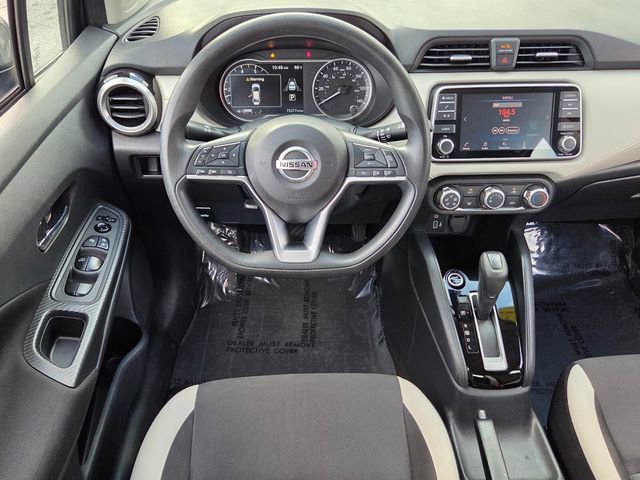 Used 2022 Nissan Versa SV image 11