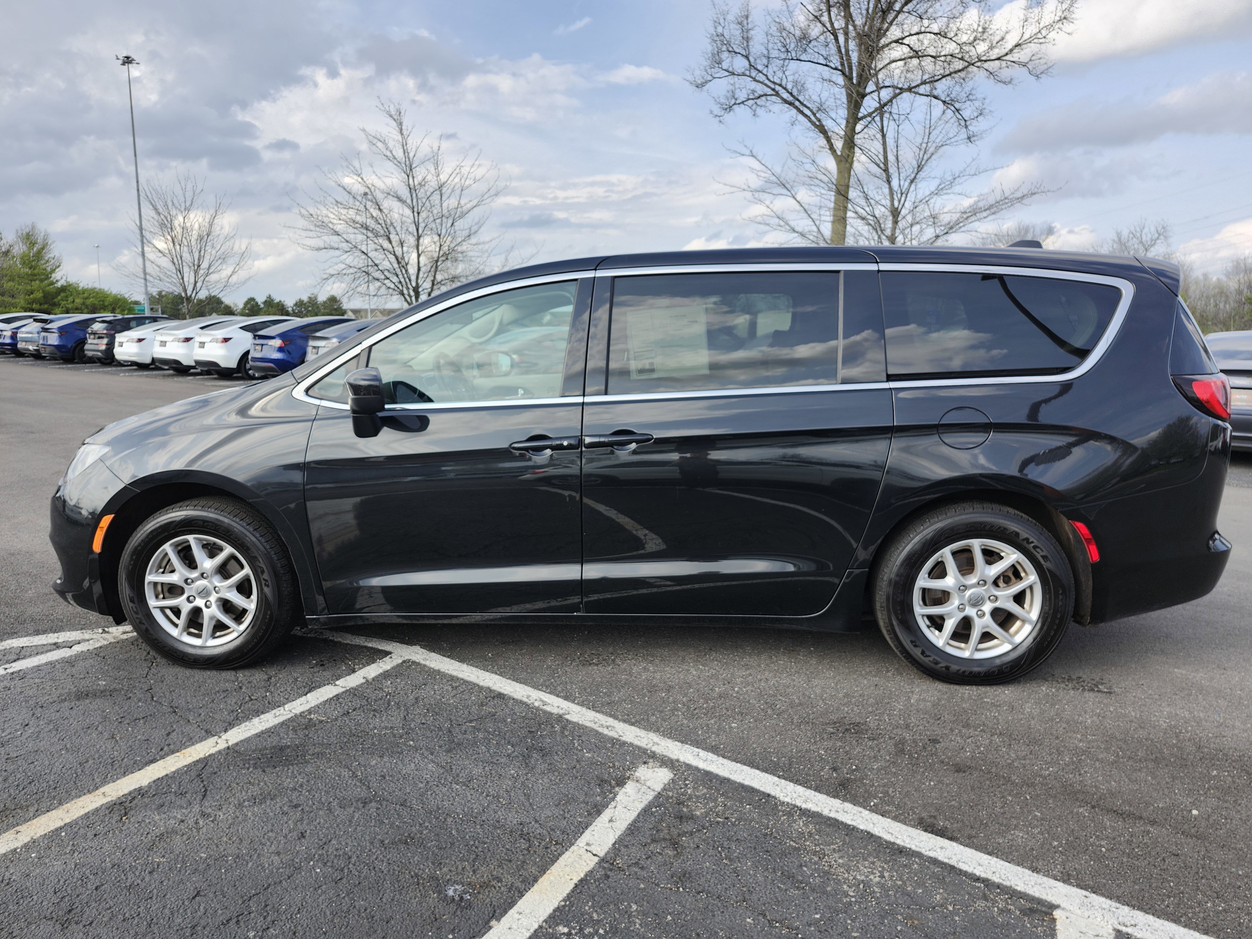 Used 2022 Chrysler Voyager LX image 7