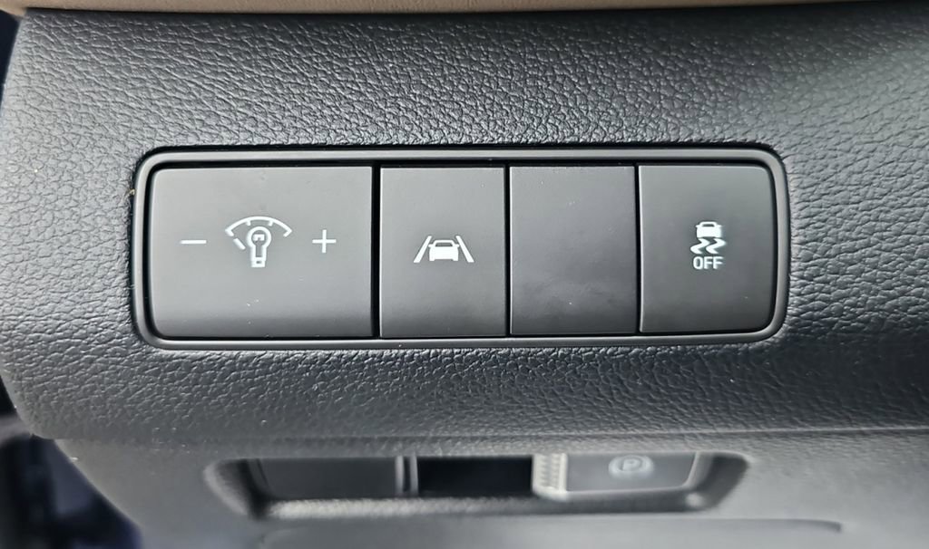 Used 2023 Hyundai Santa Fe SE w/ Cargo Package image 25