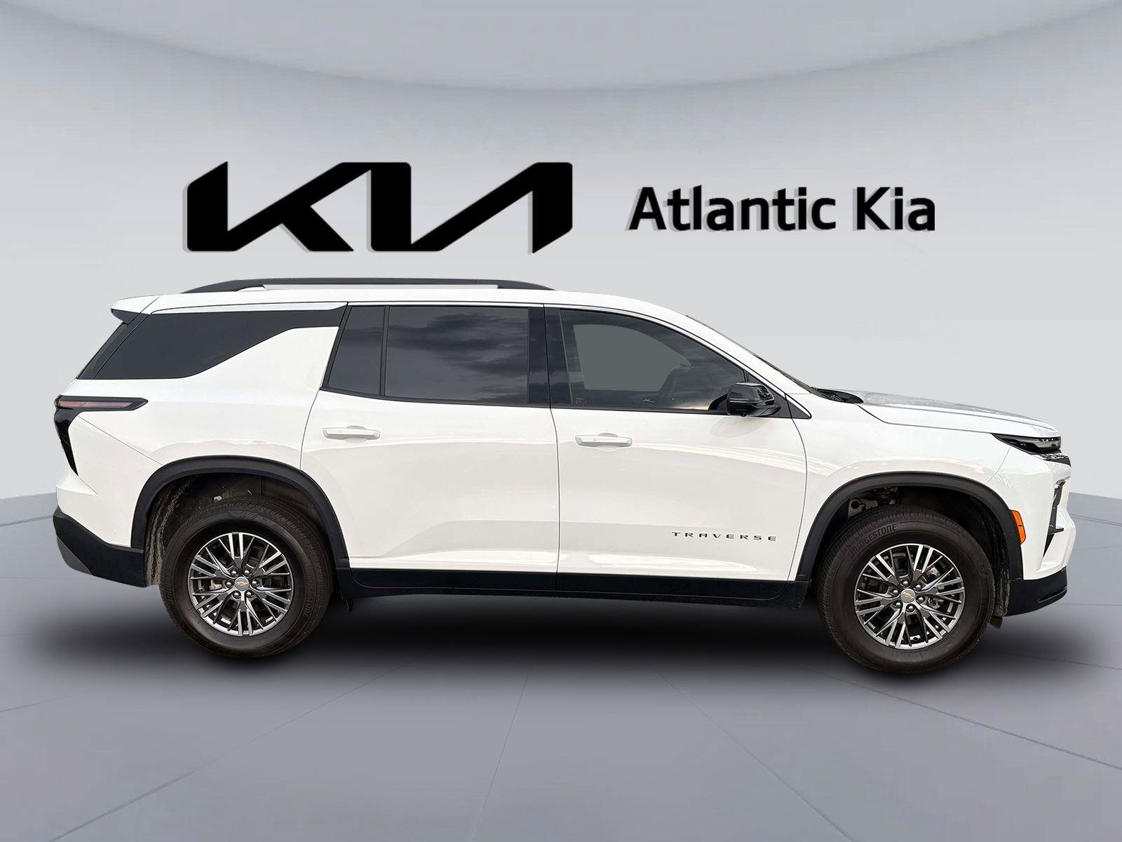 Used 2025 Chevrolet Traverse LT w/ Driver Confidence Package AWD/4WD image 5