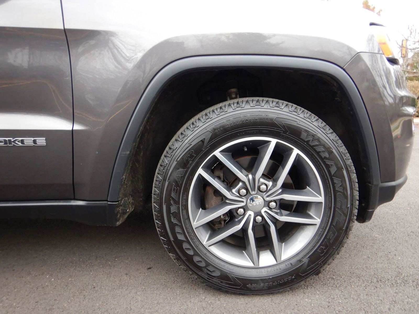 Used 2017 Jeep Grand Cherokee Limited AWD/4WD image 23