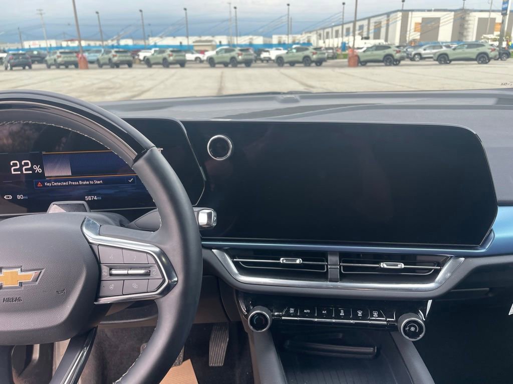 Used 2024 Chevrolet Equinox EV LT w/ Active Safety Package 3 FWD image 11