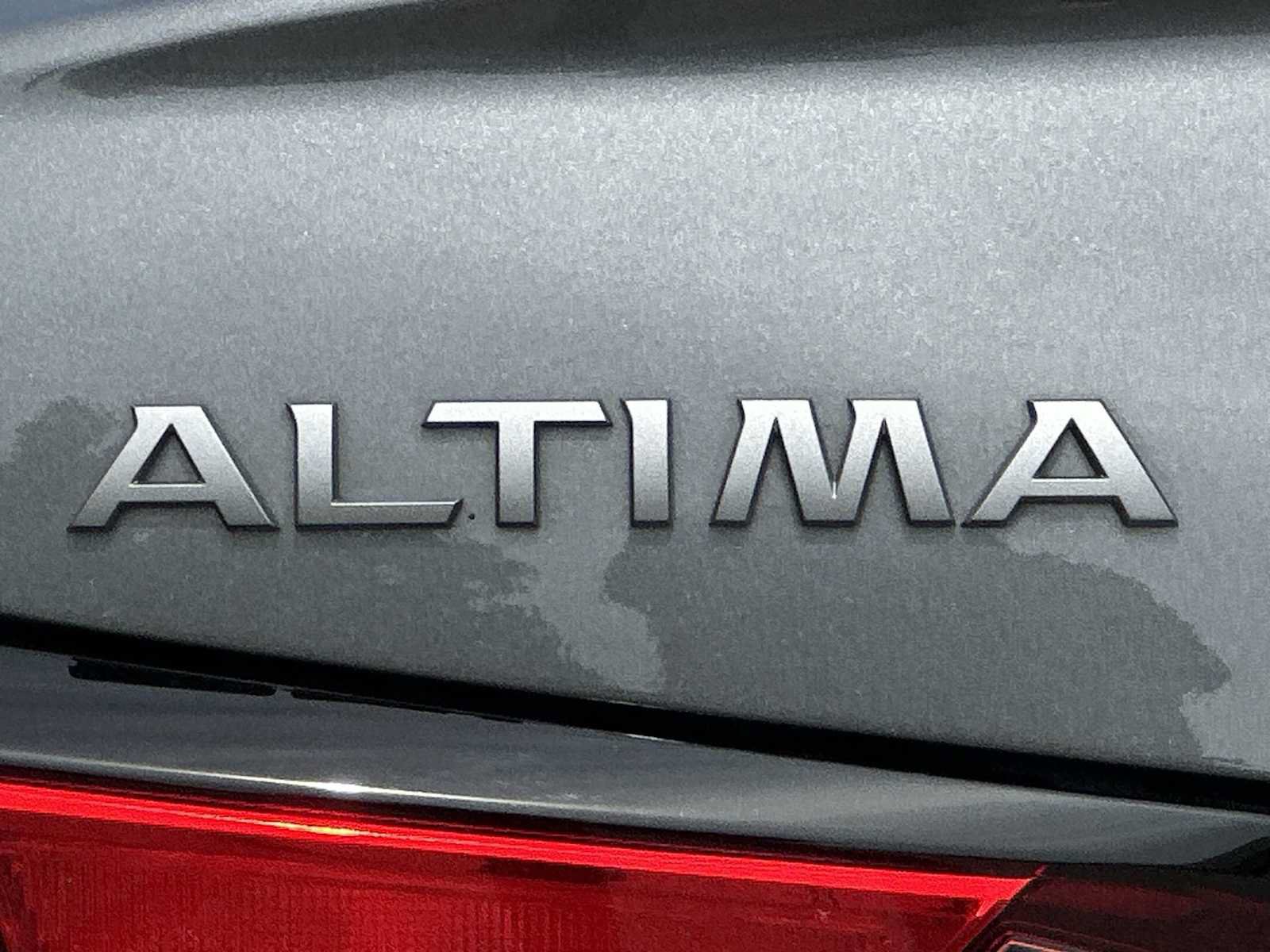 Used 2024 Nissan Altima 2.5 SR w/ SR Premium Package FWD image 13