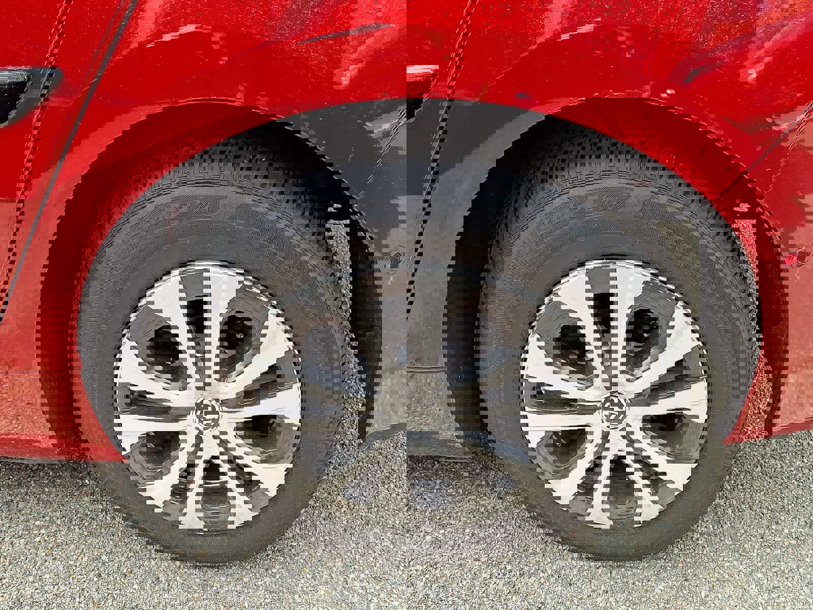 Used 2022 Toyota Prius LE image 6