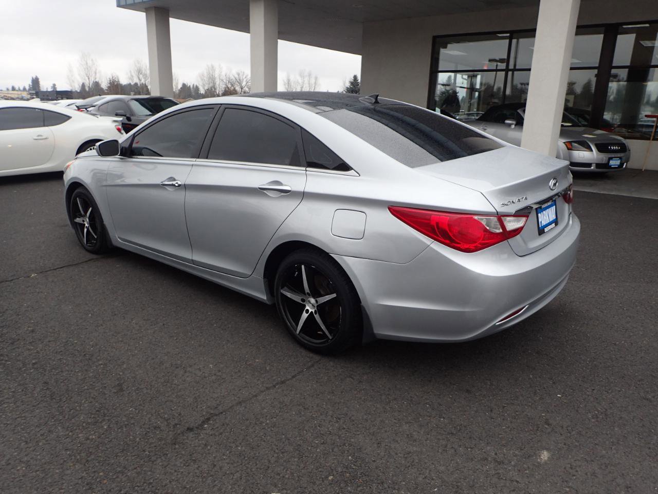 Used 2013 Hyundai Sonata Limited w/ Premium Pkg FWD image 3