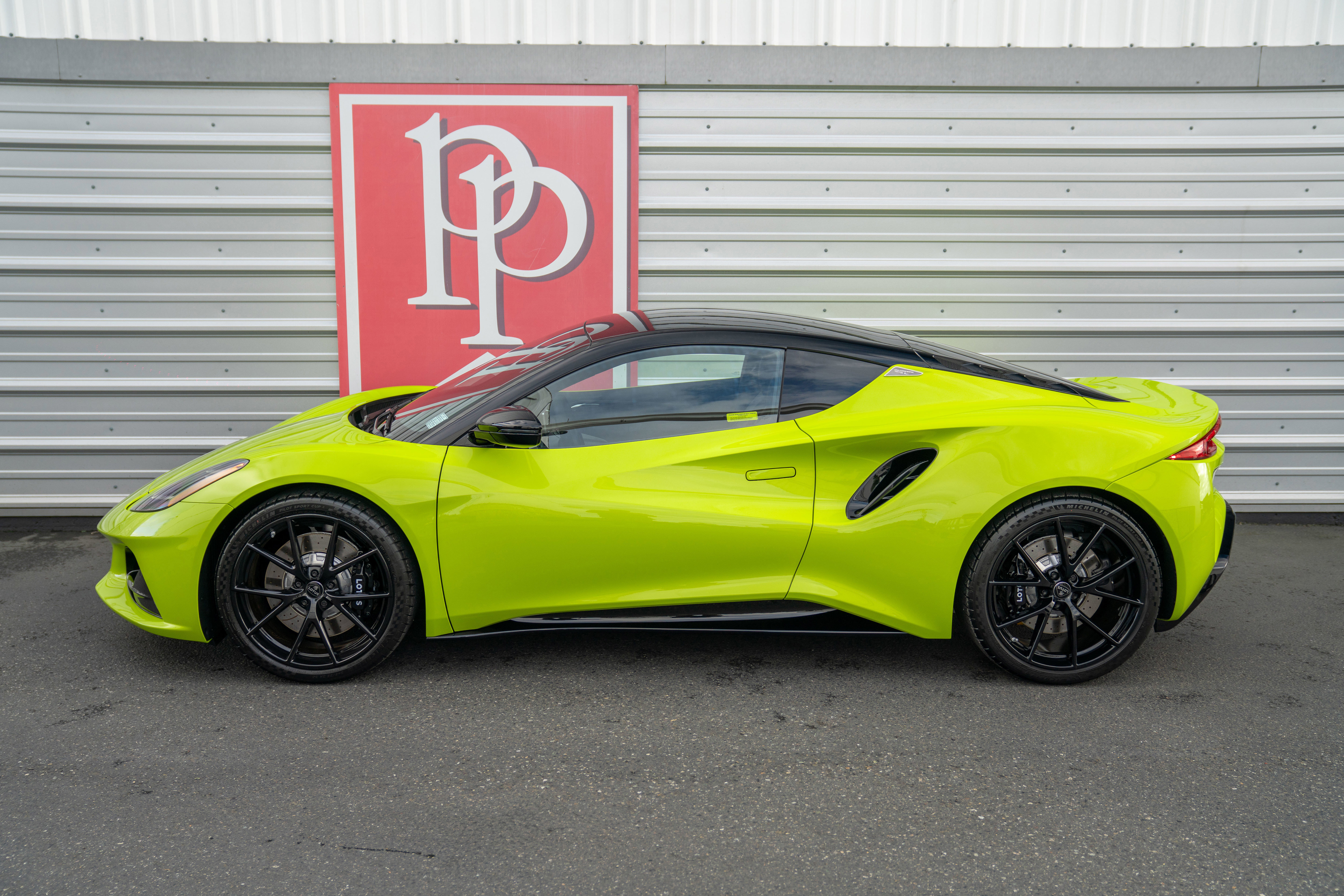 Used 2025 Lotus Emira RWD image 39