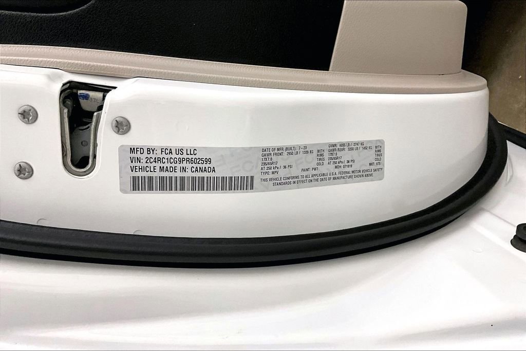 Used 2023 Chrysler Voyager LX image 19