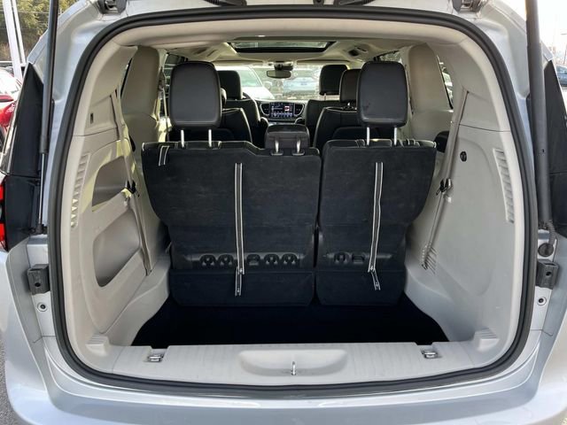 Used 2024 Chrysler Pacifica Limited image 19