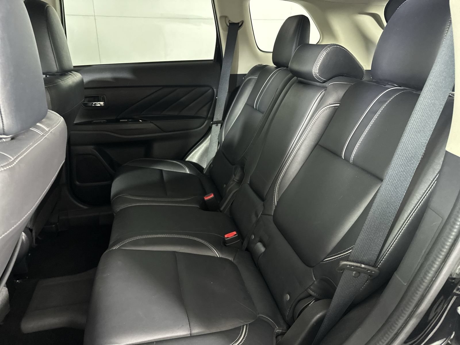 Used 2018 Mitsubishi Outlander SEL AWD/4WD image 23