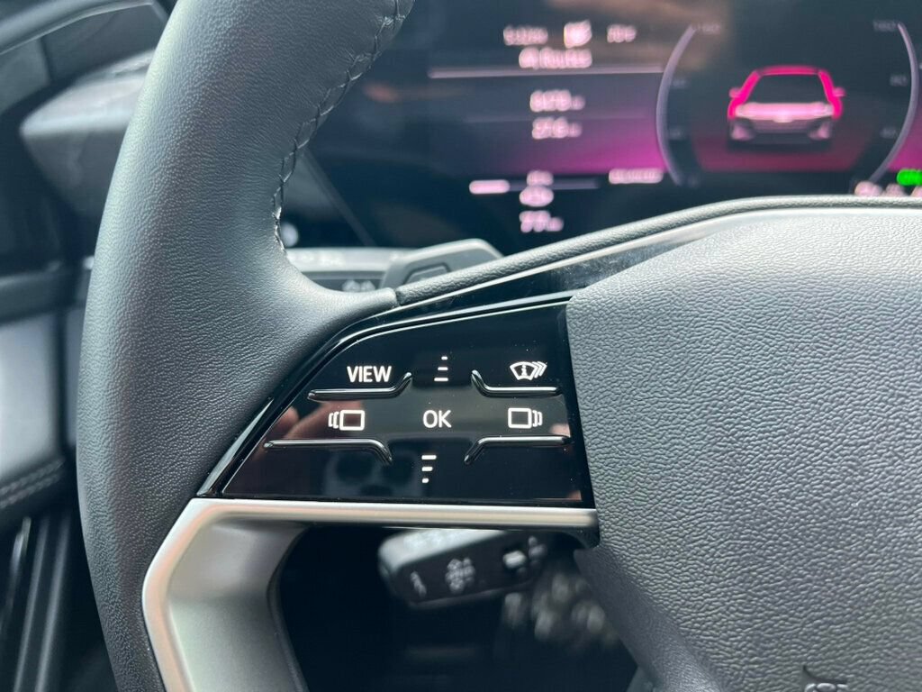 Used 2025 Audi A6 e-tron Premium Plus w/ Premium Plus RWD image 18
