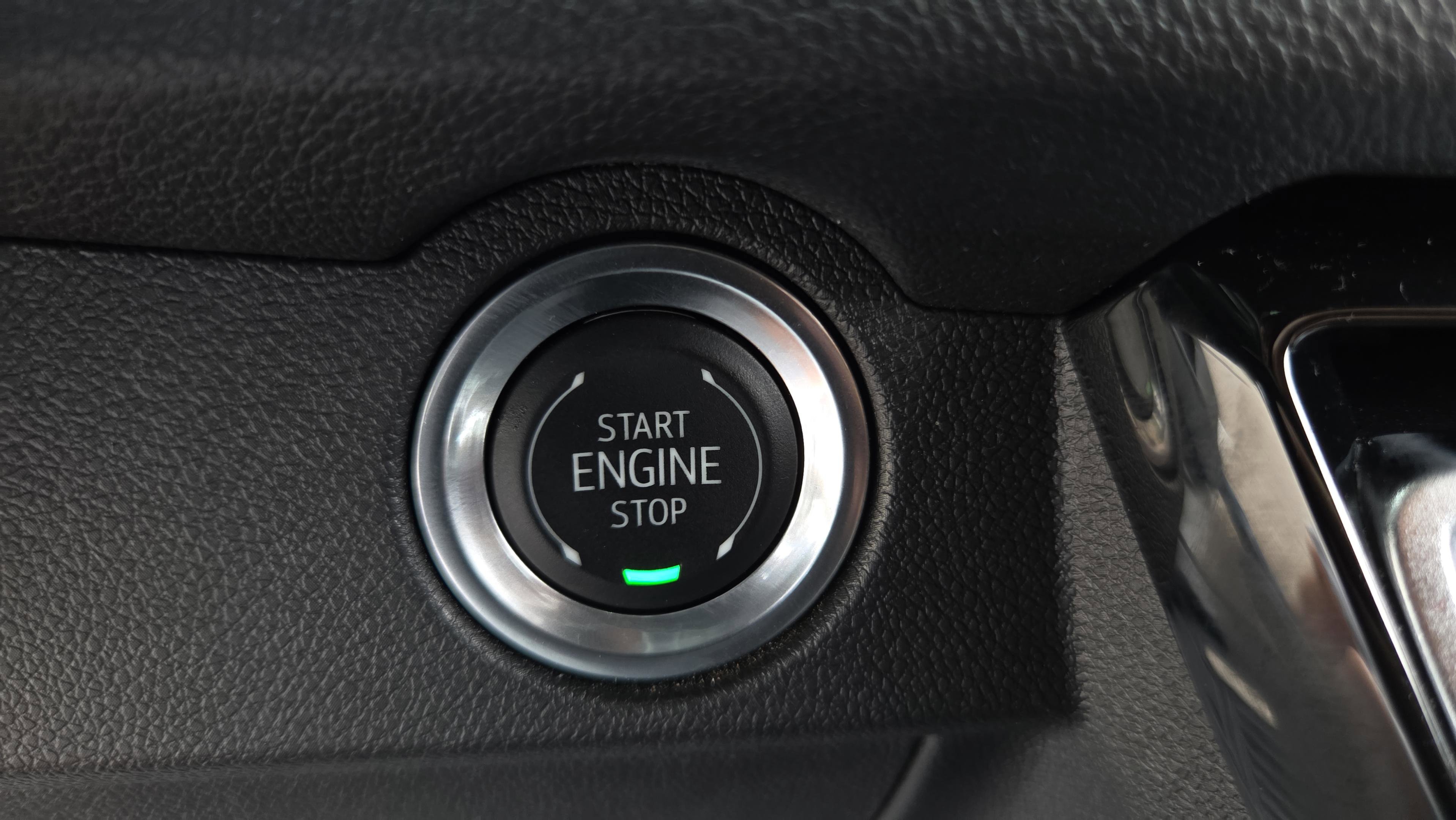 Used 2025 Chevrolet Traverse LT w/ Sun and Wheel Package FWD image 21