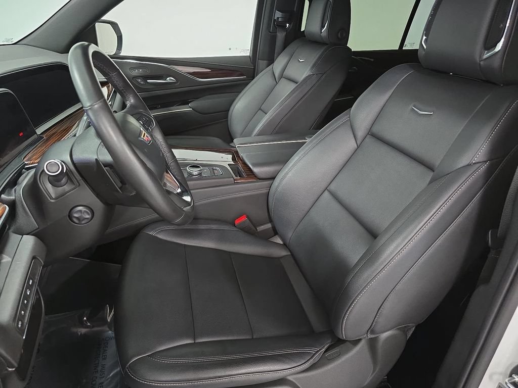 Used 2023 Cadillac Escalade ESV Luxury AWD/4WD image 5