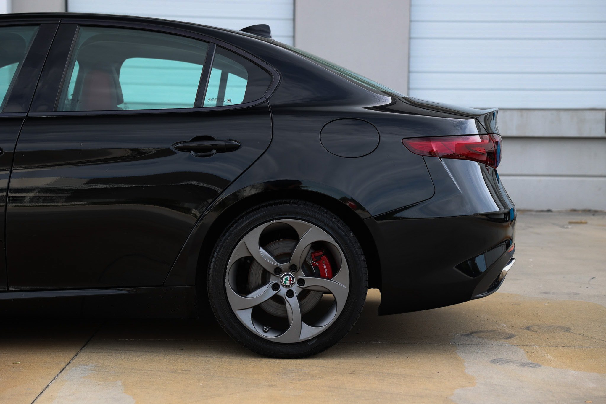 Used 2019 Alfa Romeo Giulia w/ Quick Order Package 22K Sport RWD image 29