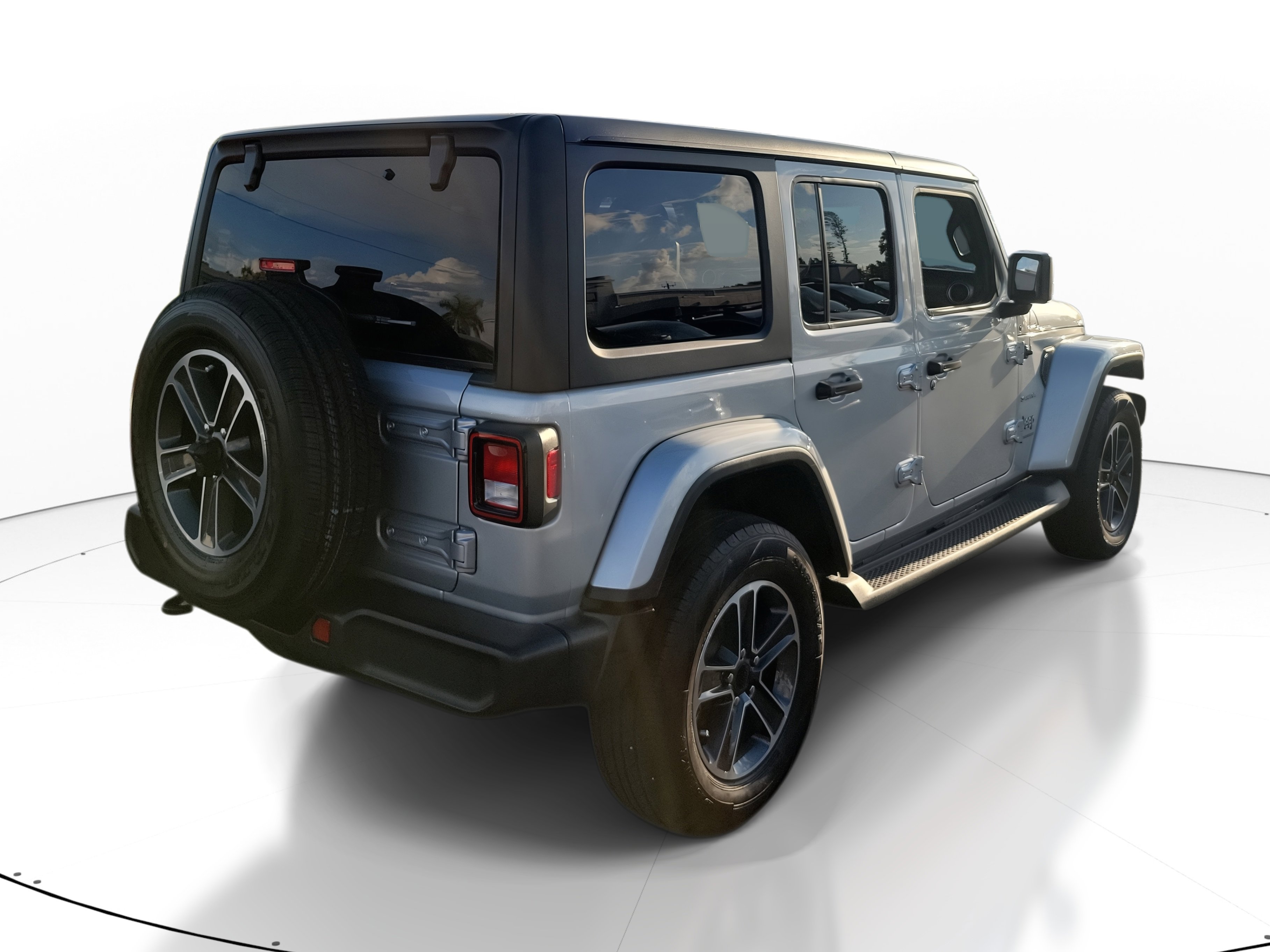 Used 2023 Jeep Wrangler Sahara image 6