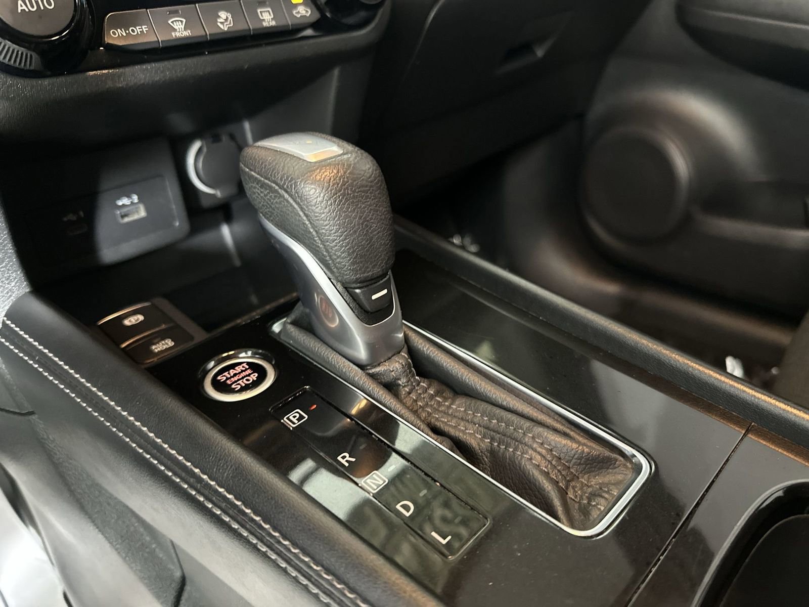 Used 2023 Nissan Kicks SR image 20