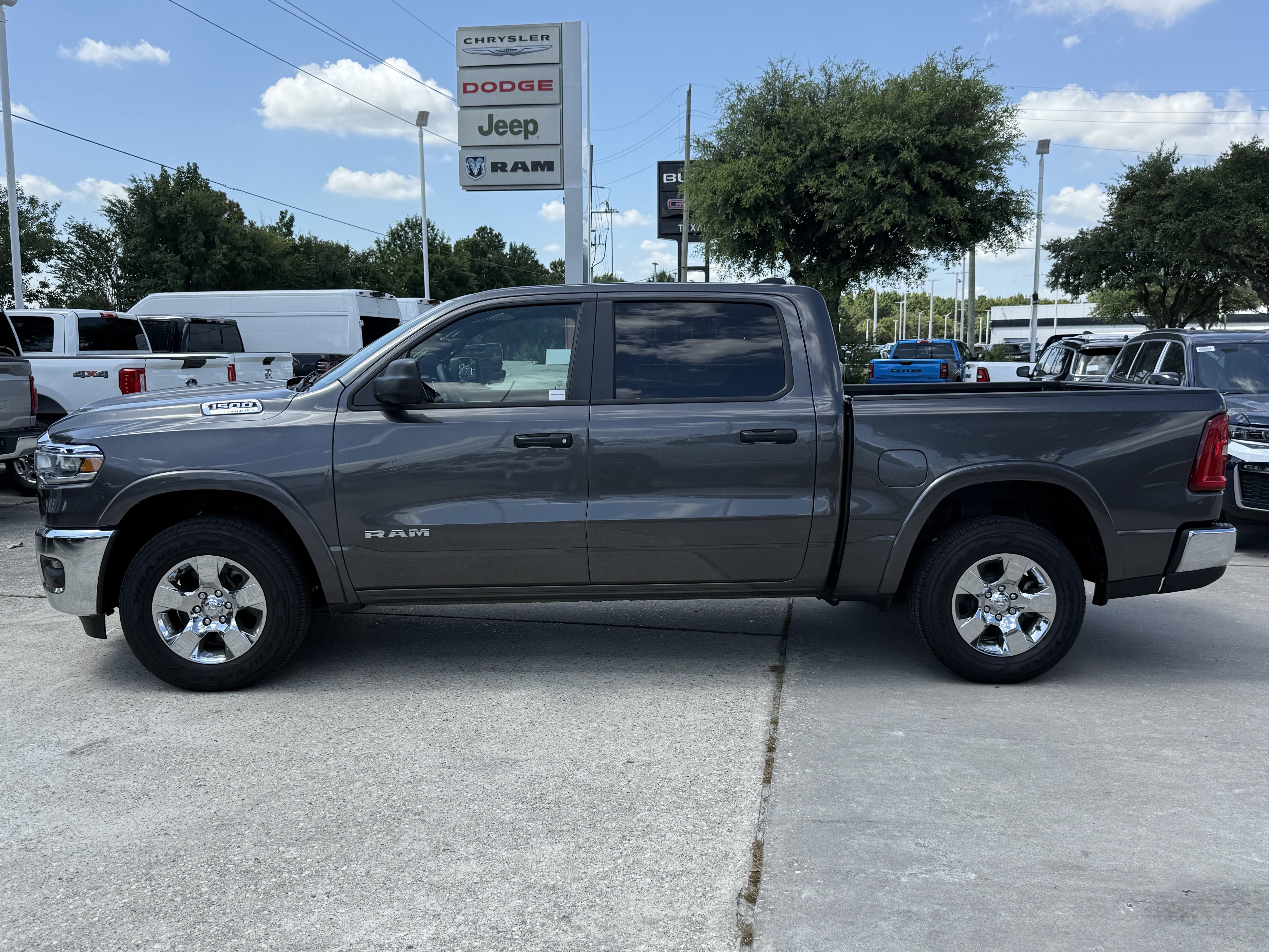 Used 2025 RAM 1500 Big Horn AWD/4WD image 9