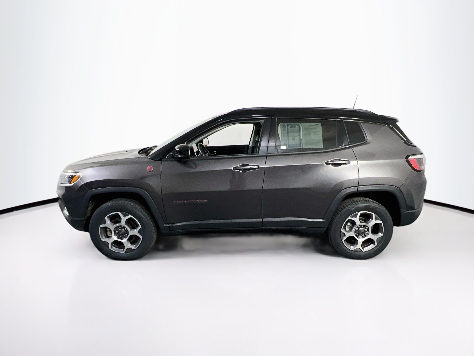 Used 2022 Jeep Compass Trailhawk w/ Sun and Sound Group AWD/4WD image 8