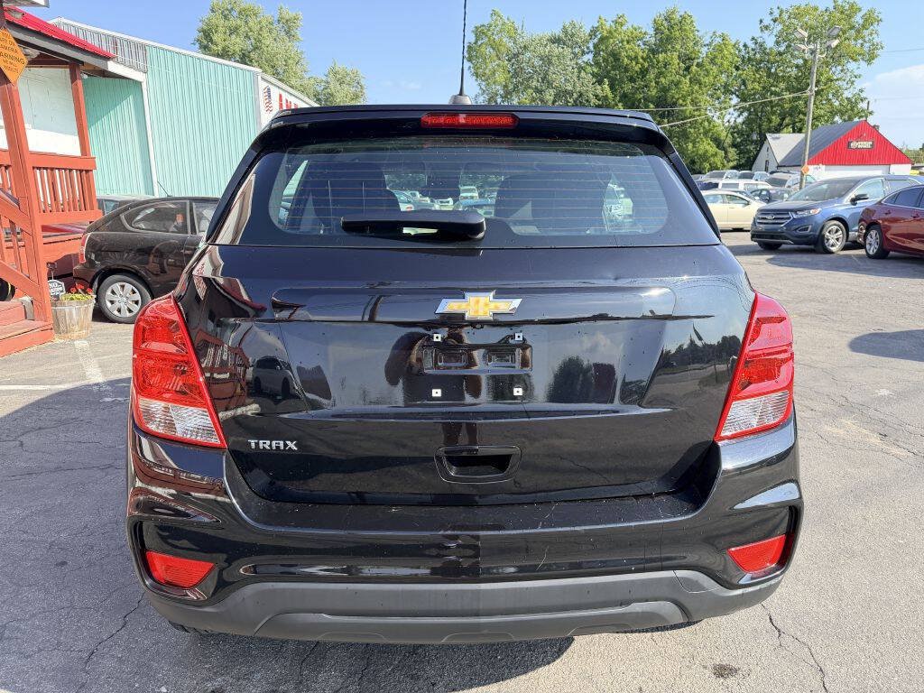 Used 2020 Chevrolet Trax LS FWD image 4