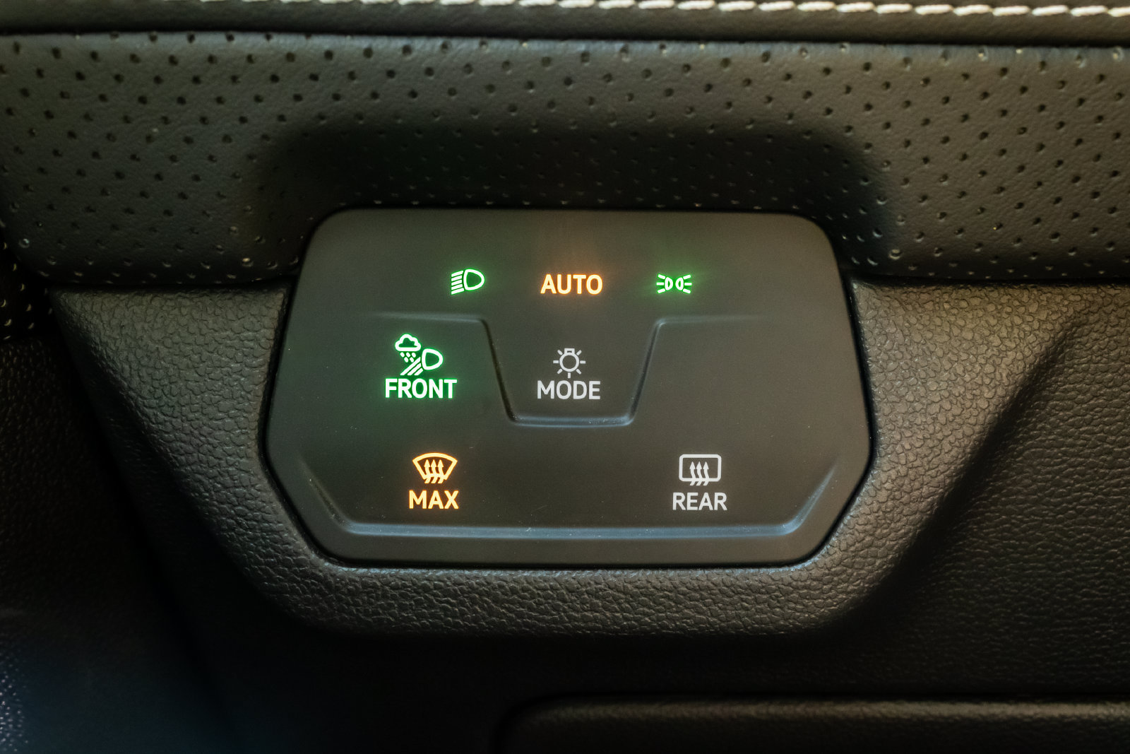 Used 2024 Volkswagen Atlas SE AWD/4WD image 19