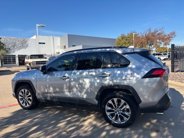 Used 2021 Toyota RAV4 XLE Premium FWD image 8