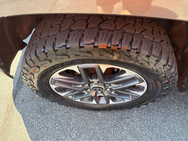 Used 2023 Toyota Tundra Limited AWD/4WD image 19