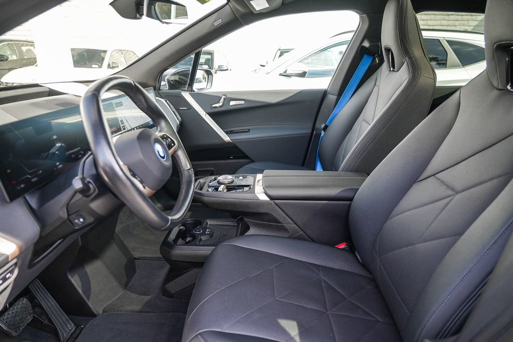 Used 2024 BMW iX xDrive50 image 18