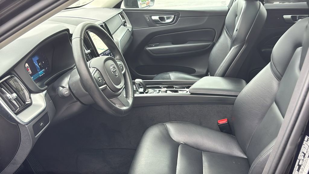 Used 2025 Volvo XC60 B5 Core AWD/4WD image 24