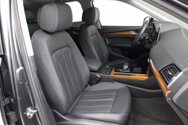 Used 2021 Audi Q5 e Premium w/ Convenience Package image 4